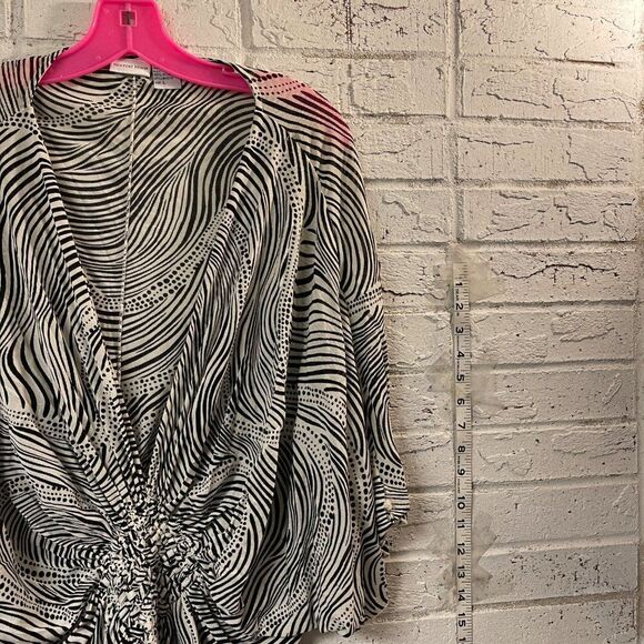 Newport News Animal Print Ruched Blouse Large - Picture 4 of 9